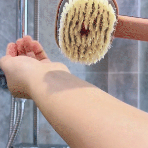 Brosse de massage et de nettoyage pour le bain à long manche